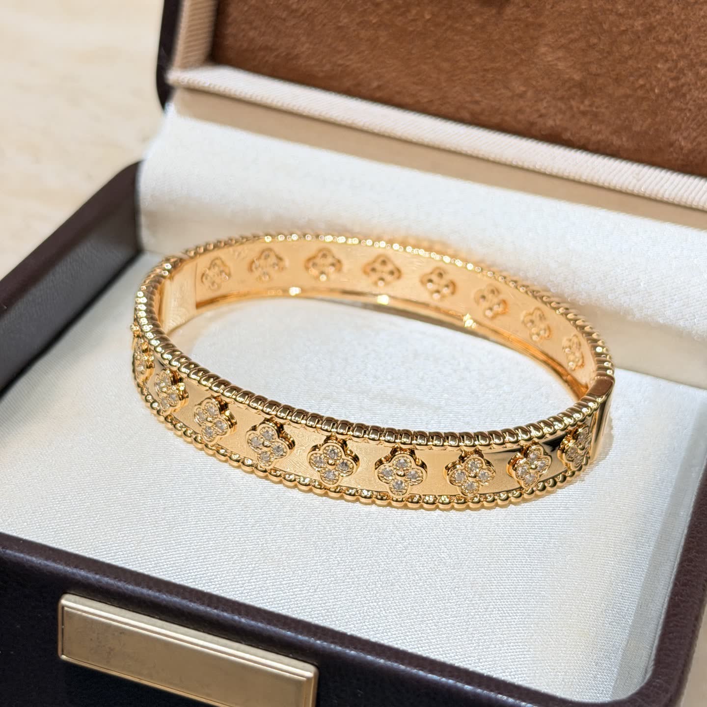 Van Cleef & Arpels Vintage Alhambra Gold Bangle Bracelet Van Cleef & Arpels Vintage Alhambra Gold Bangle Bracelet